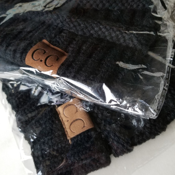 Mommy and Me Beanie Set Adult & Baby Black Hats - Picture 4 of 4